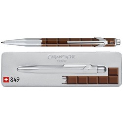 Caran d'ache stylo à bille 849 papier decoupe